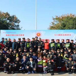 國際志愿者日，阜陽愛心演藝協(xié)會在行動！