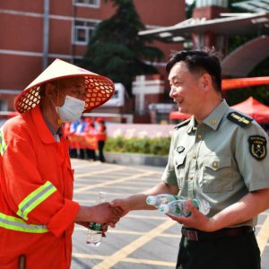 助力高考，阜城環(huán)衛(wèi)工人在行動(dòng)