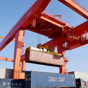 阜陽(yáng)北鐵路物流基地開(kāi)通試運(yùn)行